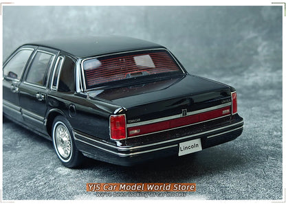 1:18 Lincoln TOWNCAR