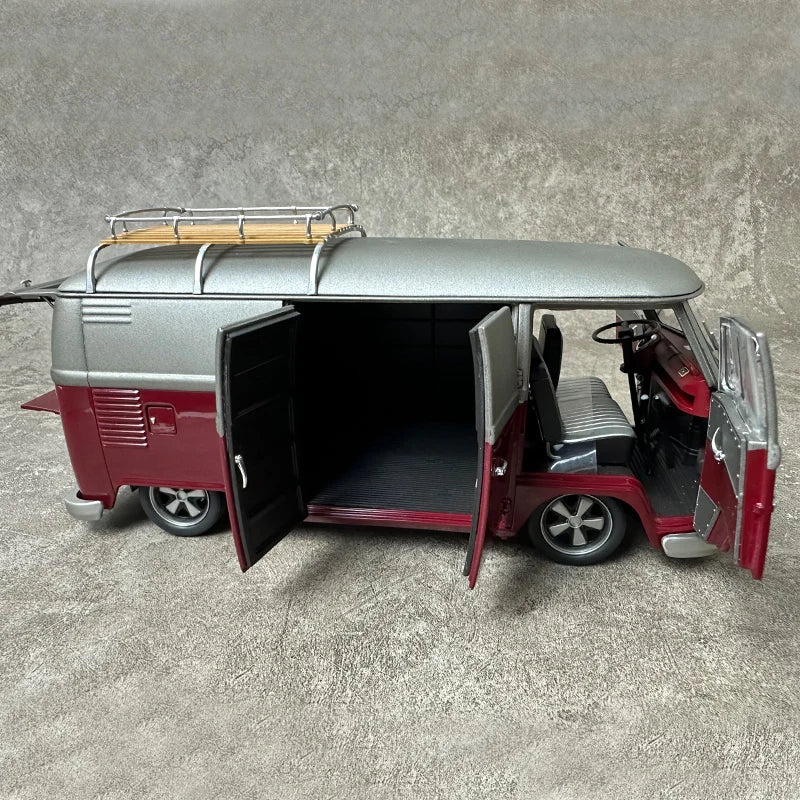 1:18 Volkswagen T1b Bus Lowrider