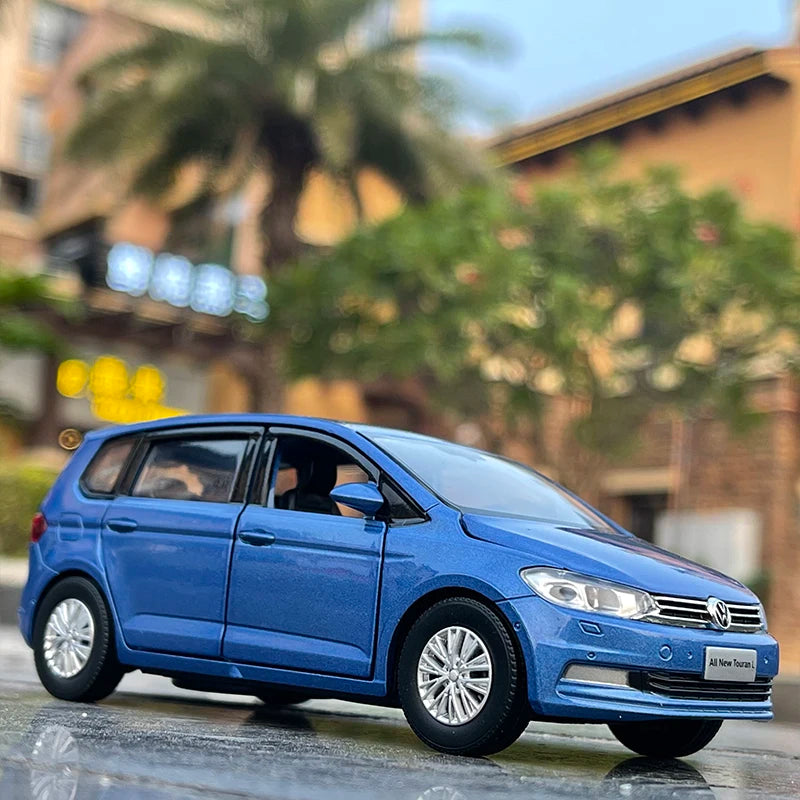 1:32 Touran L MPV