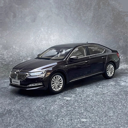 1:18 SKODA SUPERB