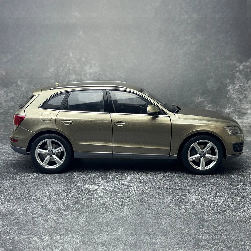 1:18 Audi Q5