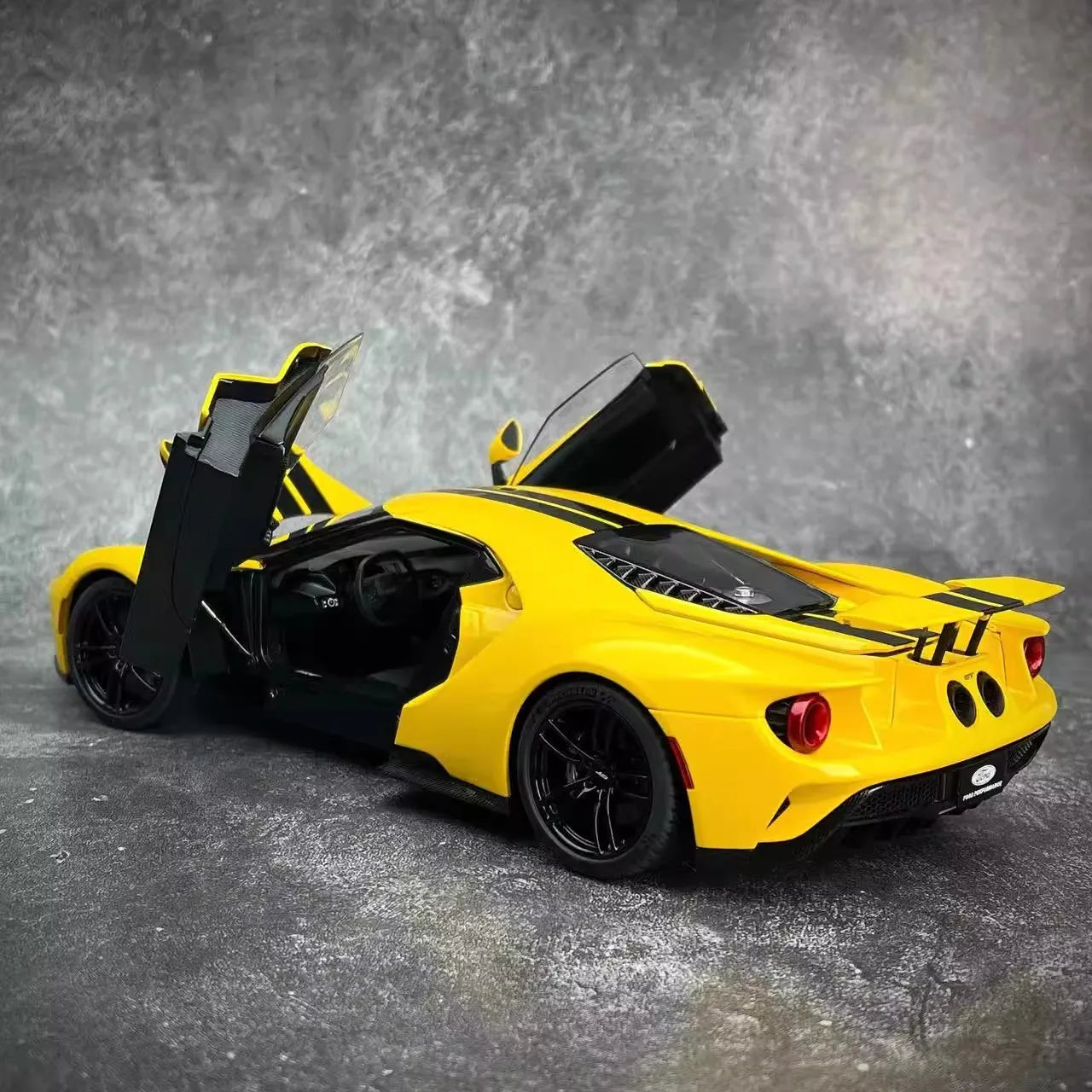 1:18  FORD GT 2017