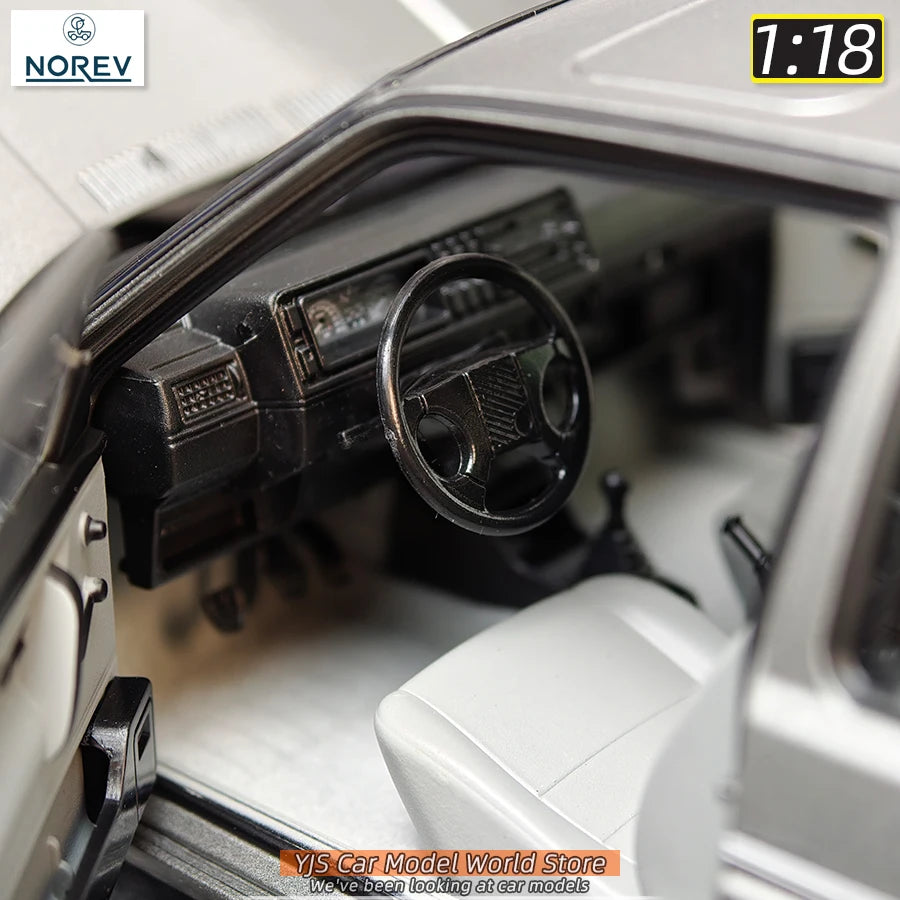 1:18 Volkswagen 1989 Golf Champion