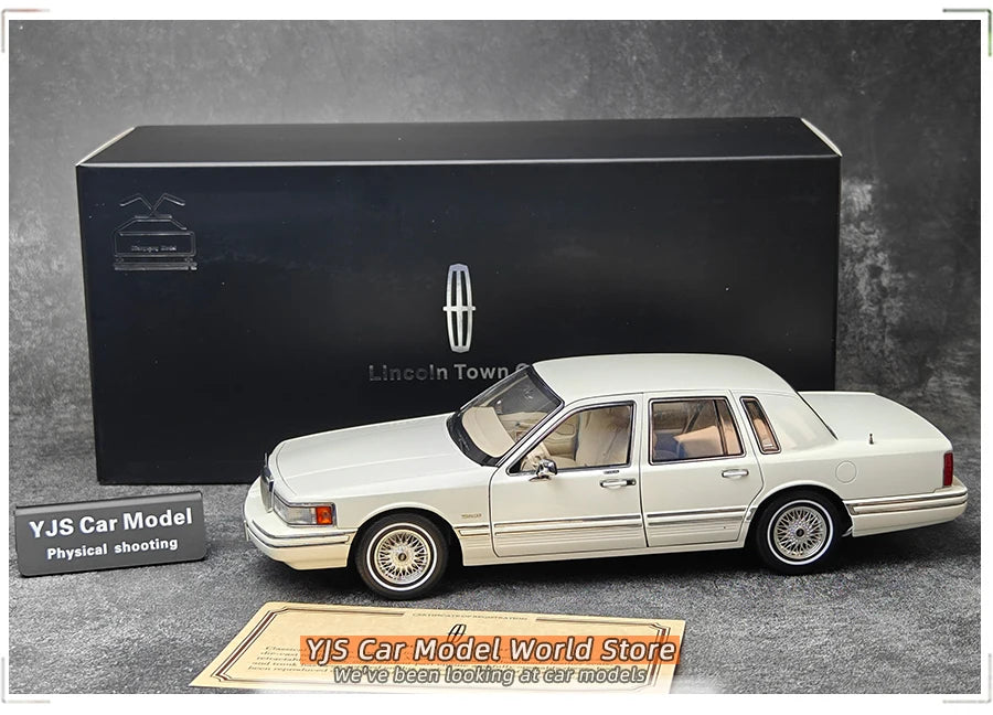 1:18 Lincoln TOWNCAR