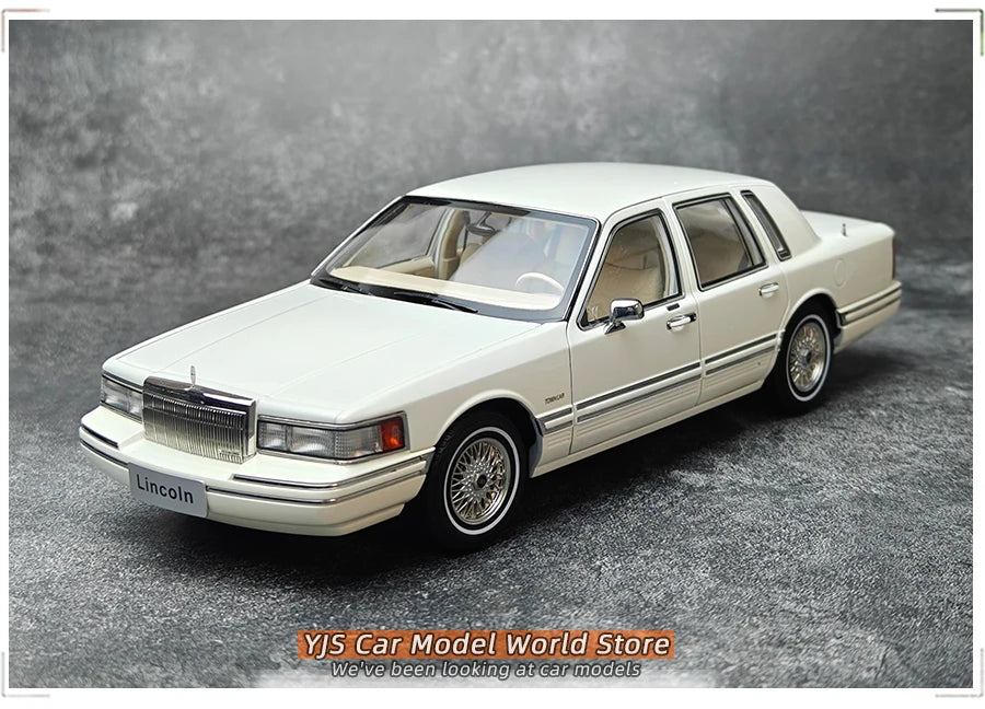 1:18 Lincoln TOWNCAR