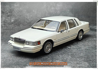 1:18 Lincoln TOWNCAR