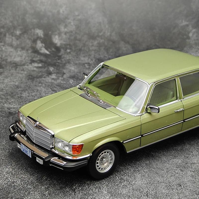 1:18 Mercedes-Benz 450 SEL