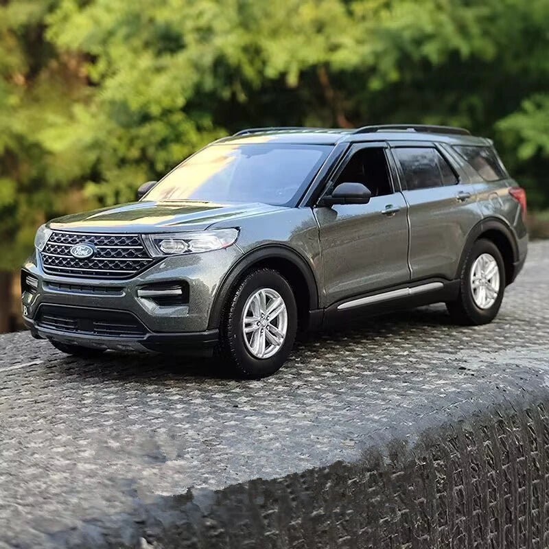 1:24 Ford Exploer XLT