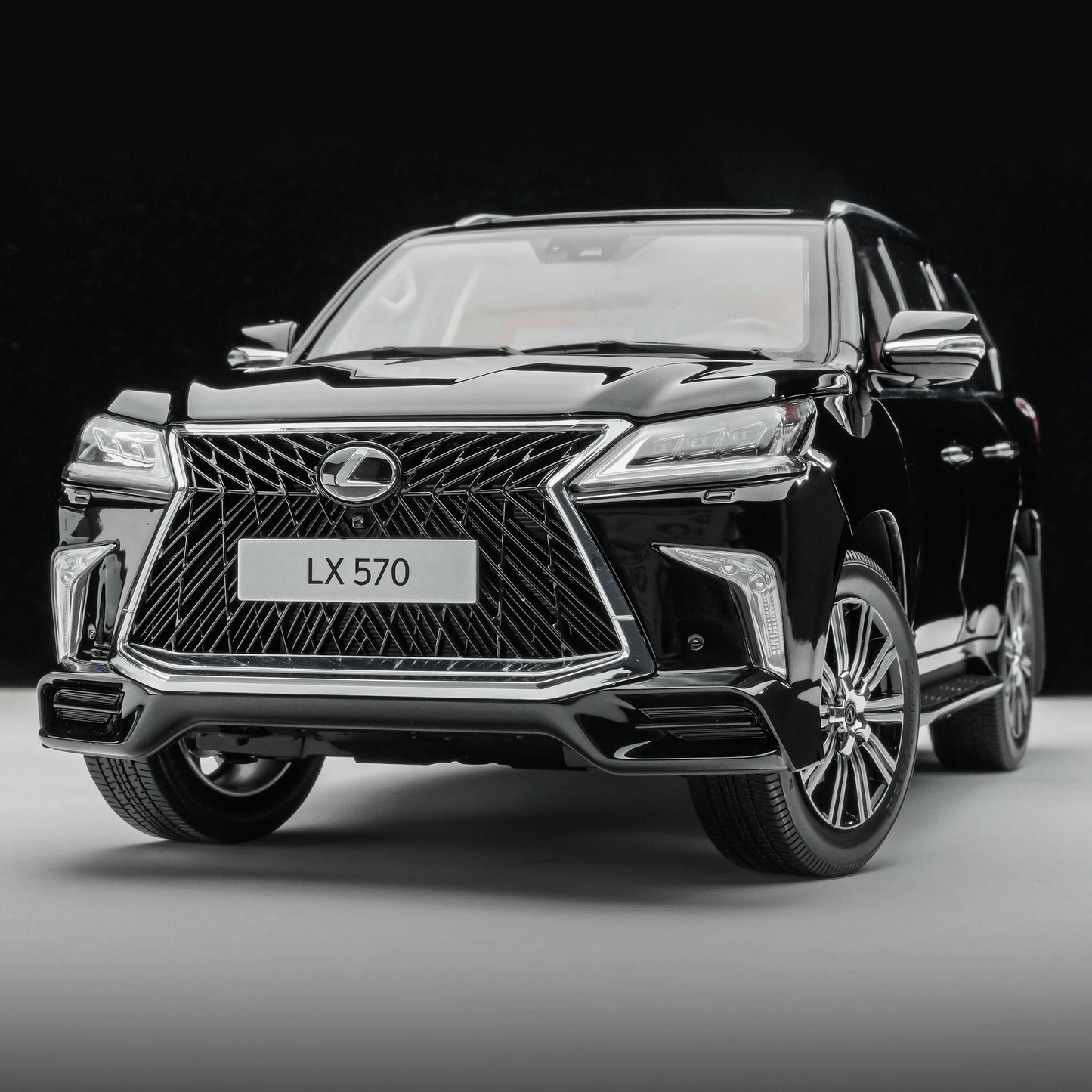 1:18 Lexus LX570