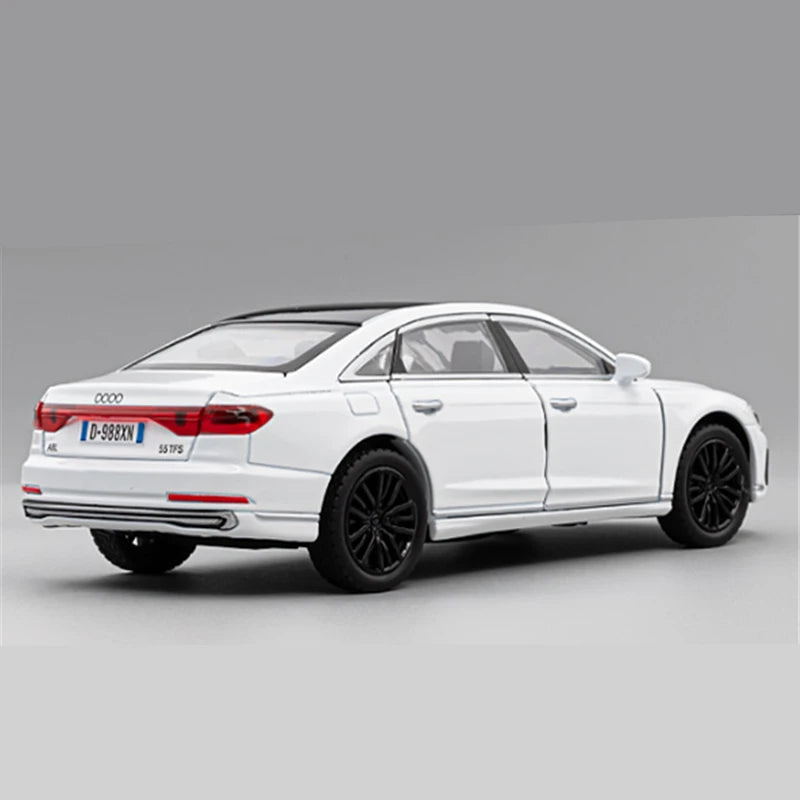 1:32 AUDI A8