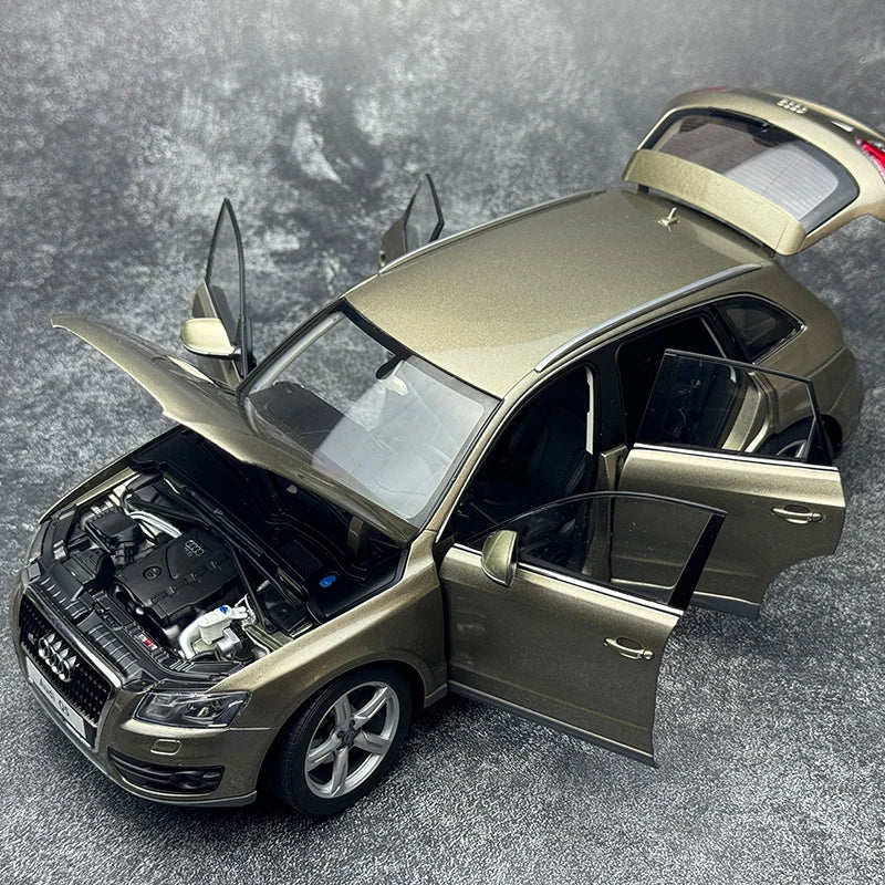 1:18 Audi Q5