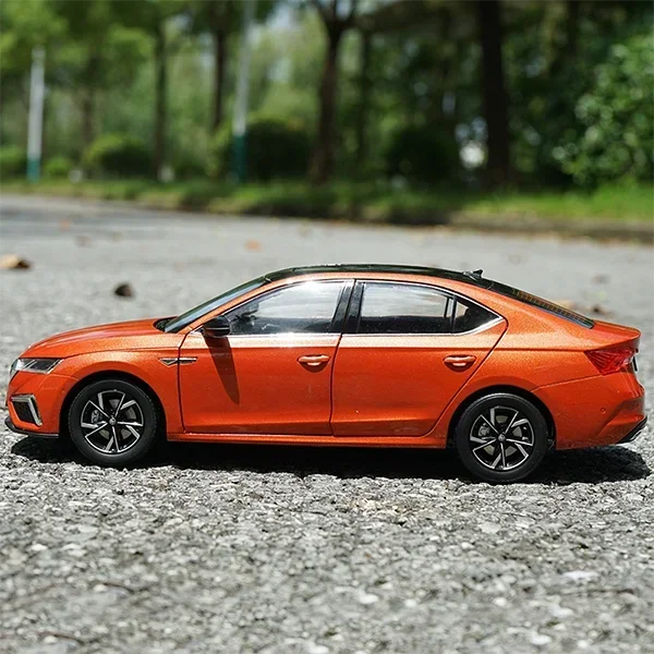 1:18 Volkswagen Skoda Octavia PRO 2021