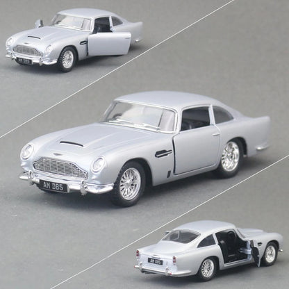 1:38 Aston Martin DB5