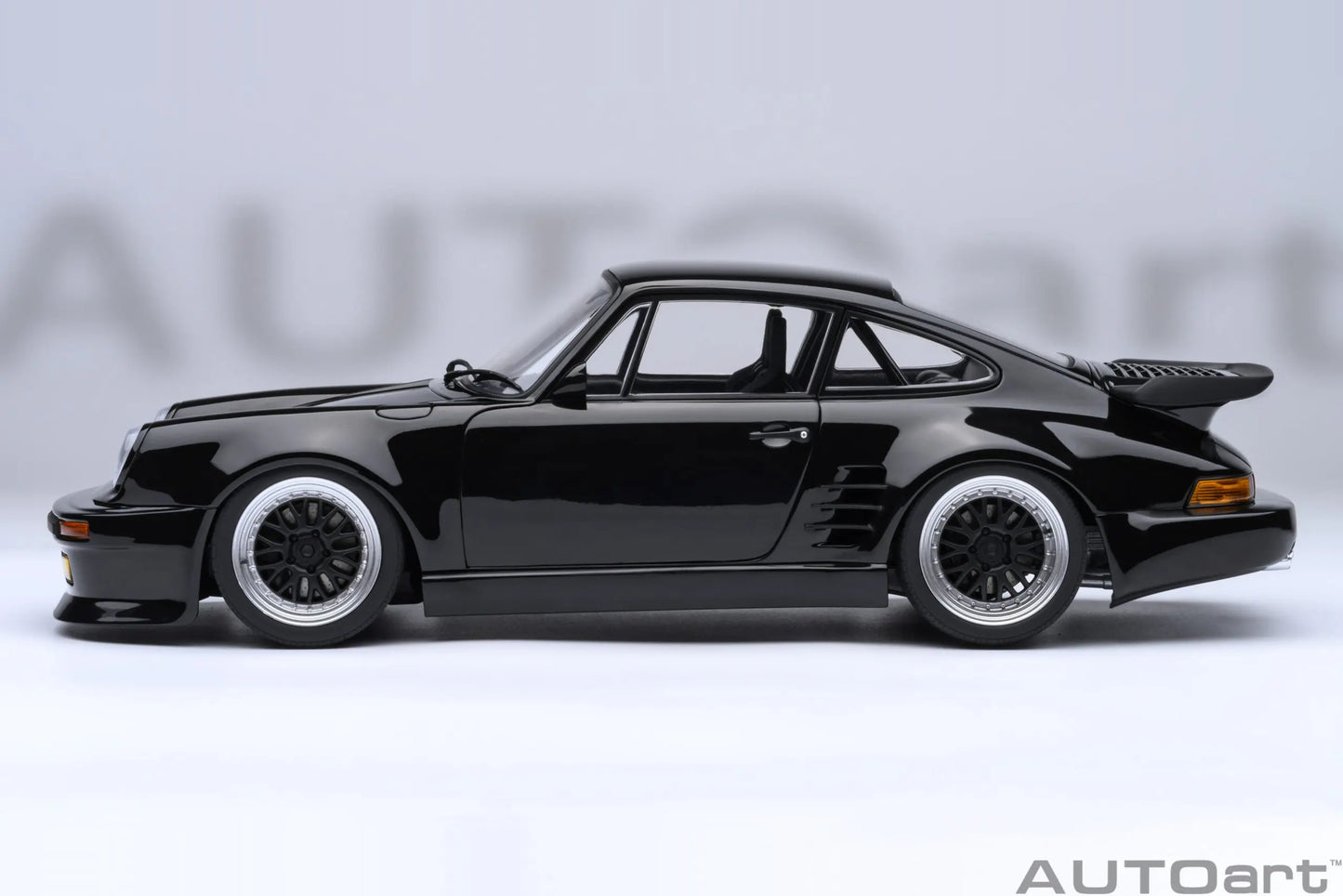 1:18 Porsche 911 (930) Turbo Sports