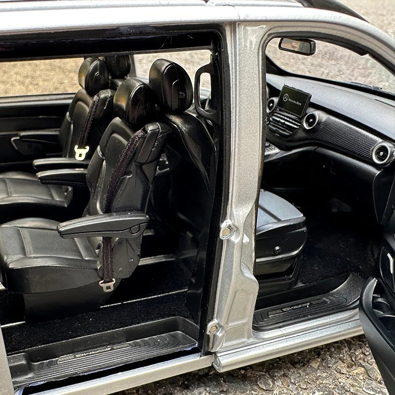1:18 Mercedes-Benz V260 Viano MPV V-Class