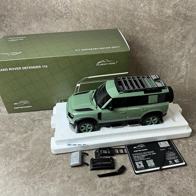 1:18 Land Rover Defender 90 (110) 2023 75th Anniversary Edition