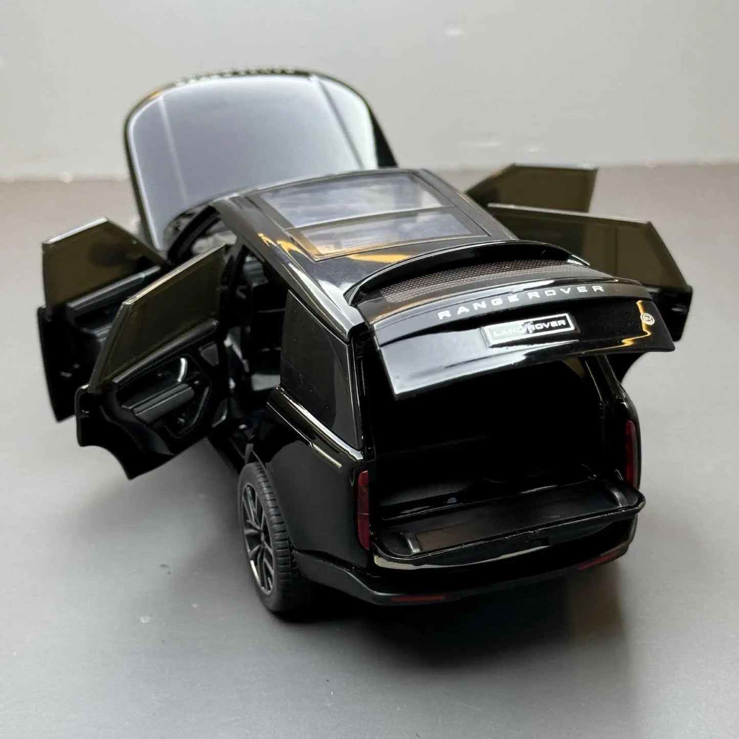 1:32 Range Rover SV