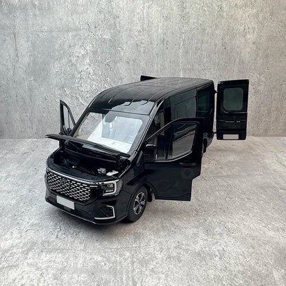 1:18 Ford Transit