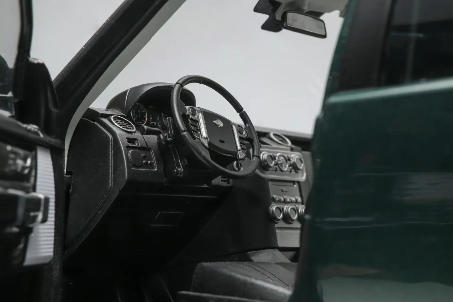 1:18 2014 Land Rover Discovery 4