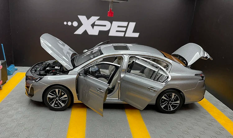 1:18 Peugeot 408