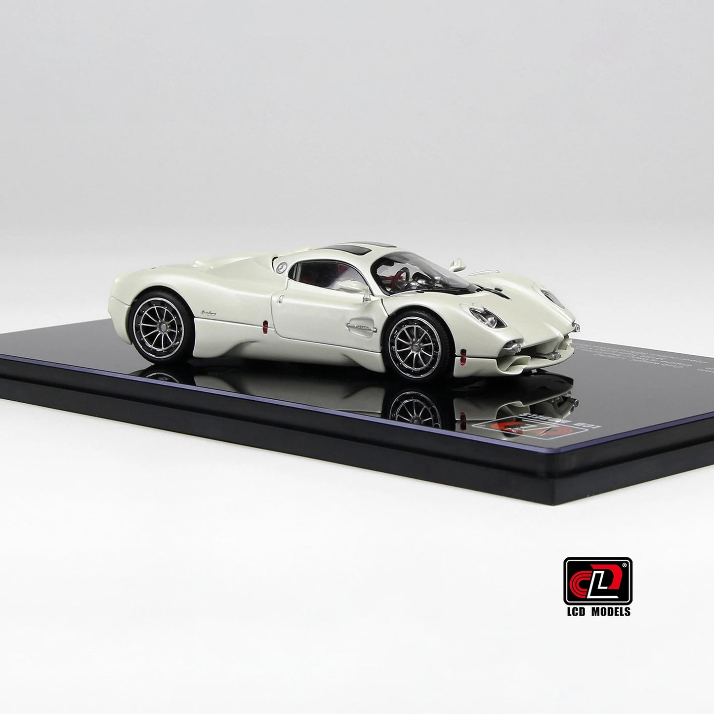 1:43 Pagani Utopia
