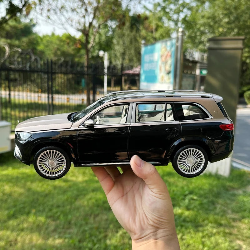 1:18 Mercedes Maybach GLS600