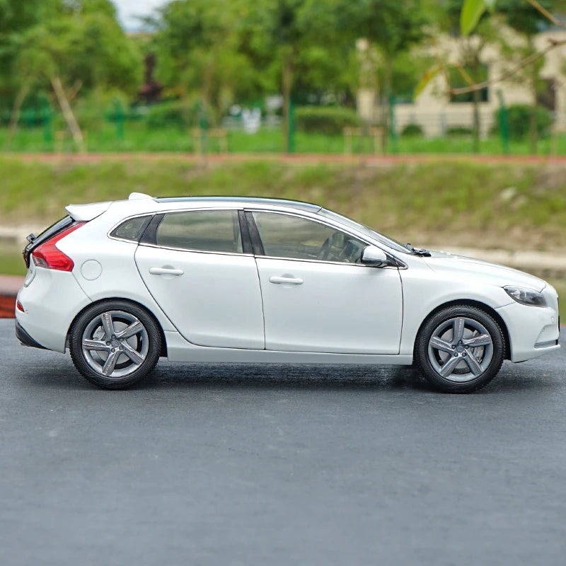 1:18 Volvo V40