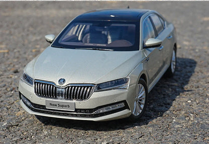1:18 SKODA SUPERB