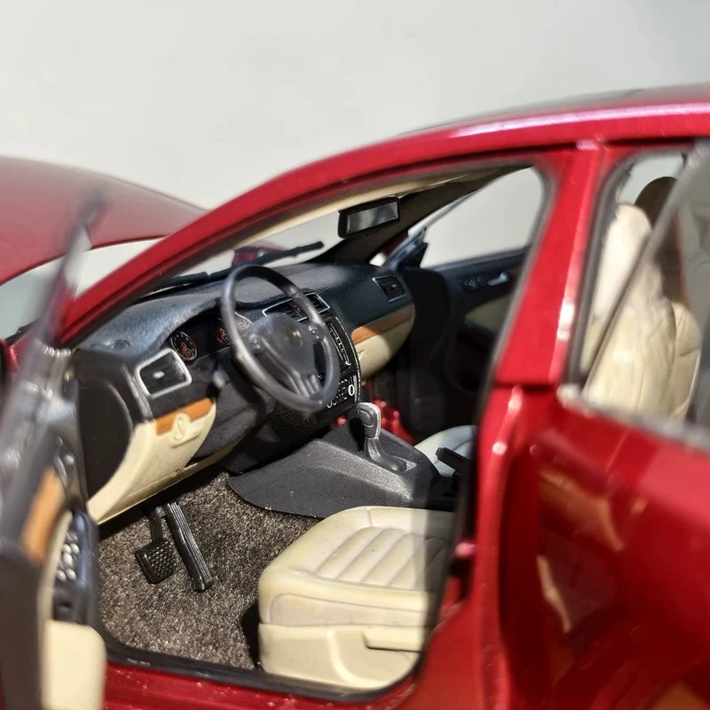 1:18 Volkswagen Sagitar (Jetta) 2012