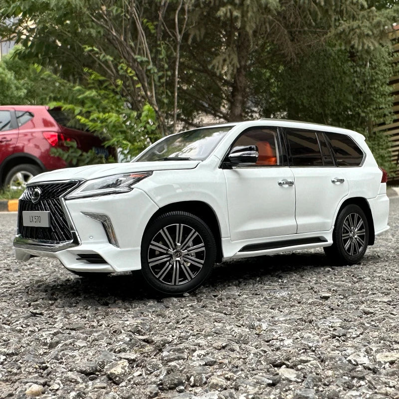 1:18 Lexus LX570