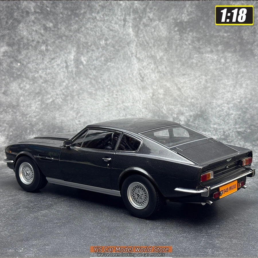 1:18 Aston Martin V8