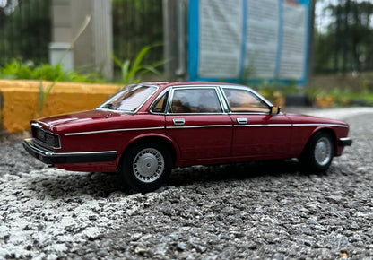 1:18 Jaguar XJ40