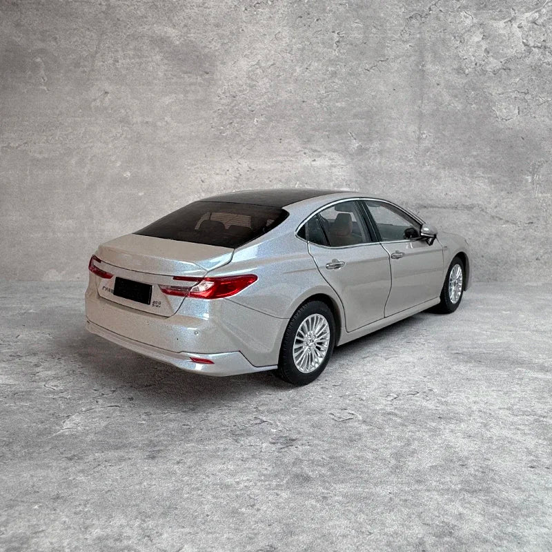 1:18 Toyota Camry 2024