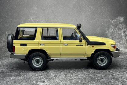 1:18 Land Cruiser 76 2017