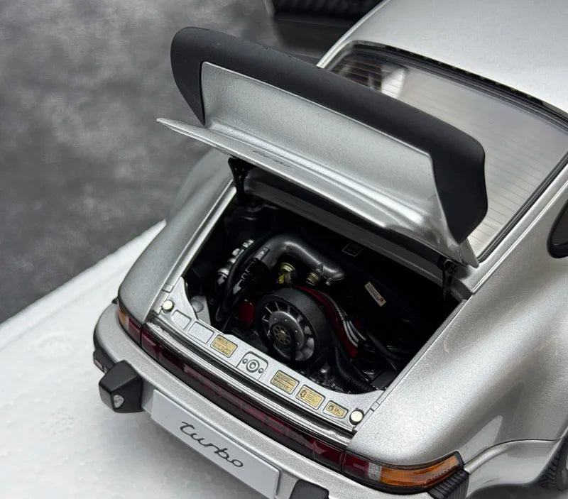 1:18 Porsche 911 Turbo 3.0 (930)