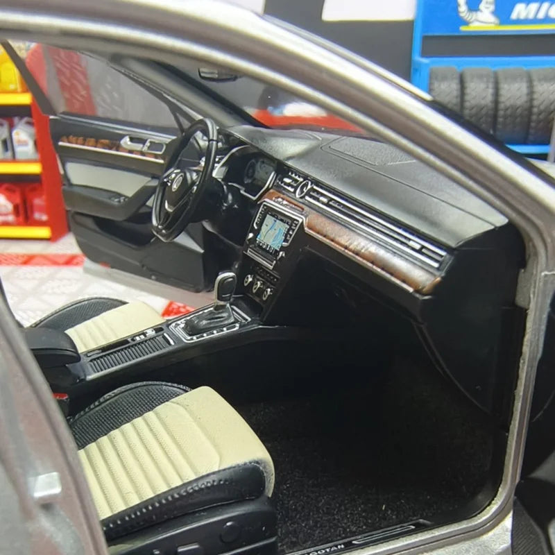 1:18 2017 Volkswagen Magotan B8