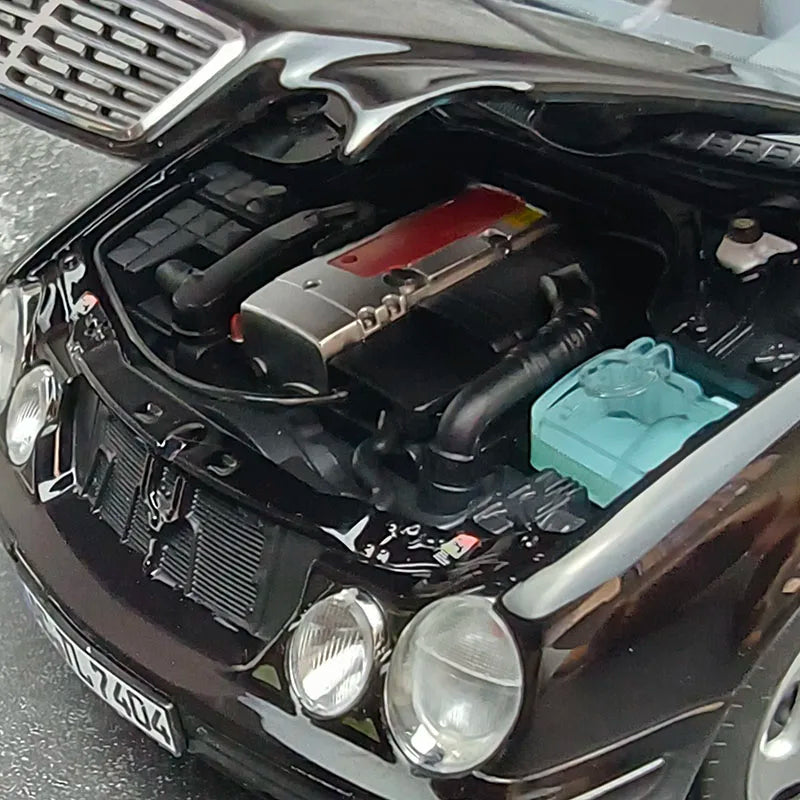 1:18 Mercedes-Benz CLK Class Cabriolet  A208 2000