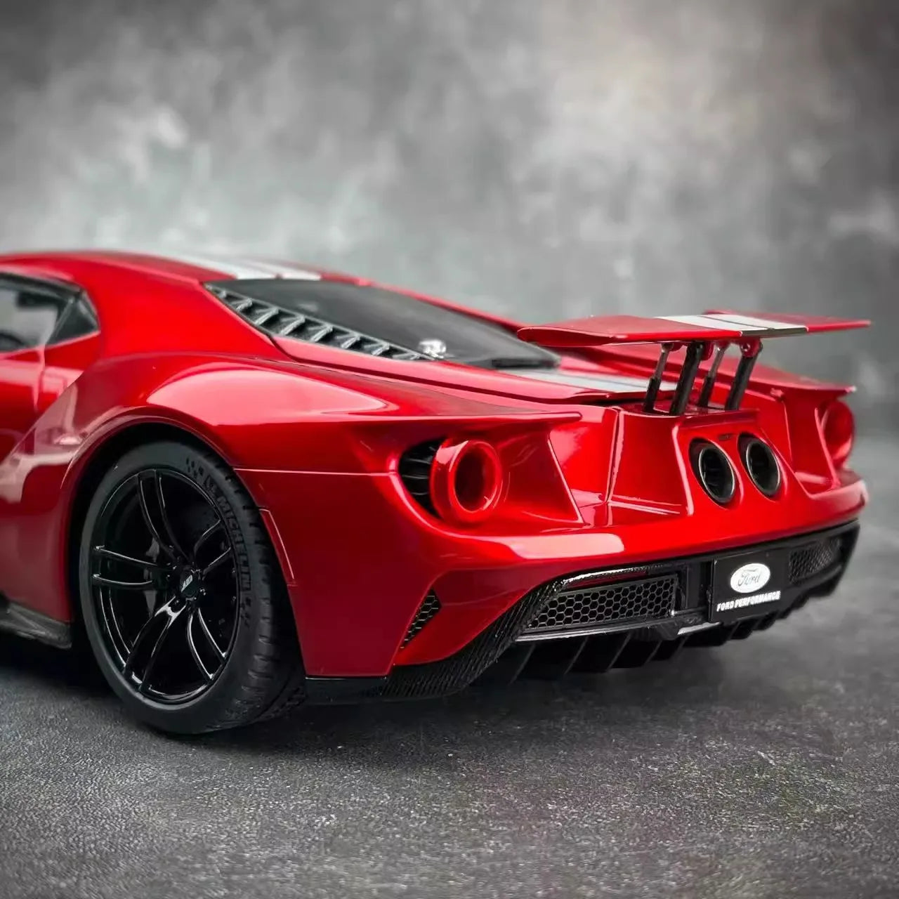 1:18  FORD GT 2017