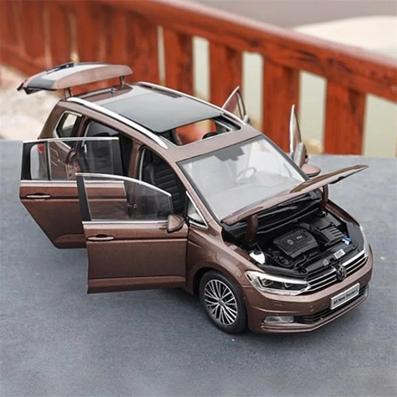 1:18 Volkswagen Touran L