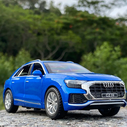 1:32 AUDI Q8