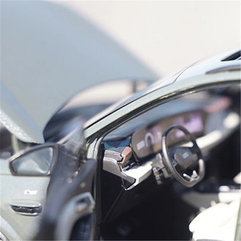 1:18 Audi Q6 Q6L e-tron 2026