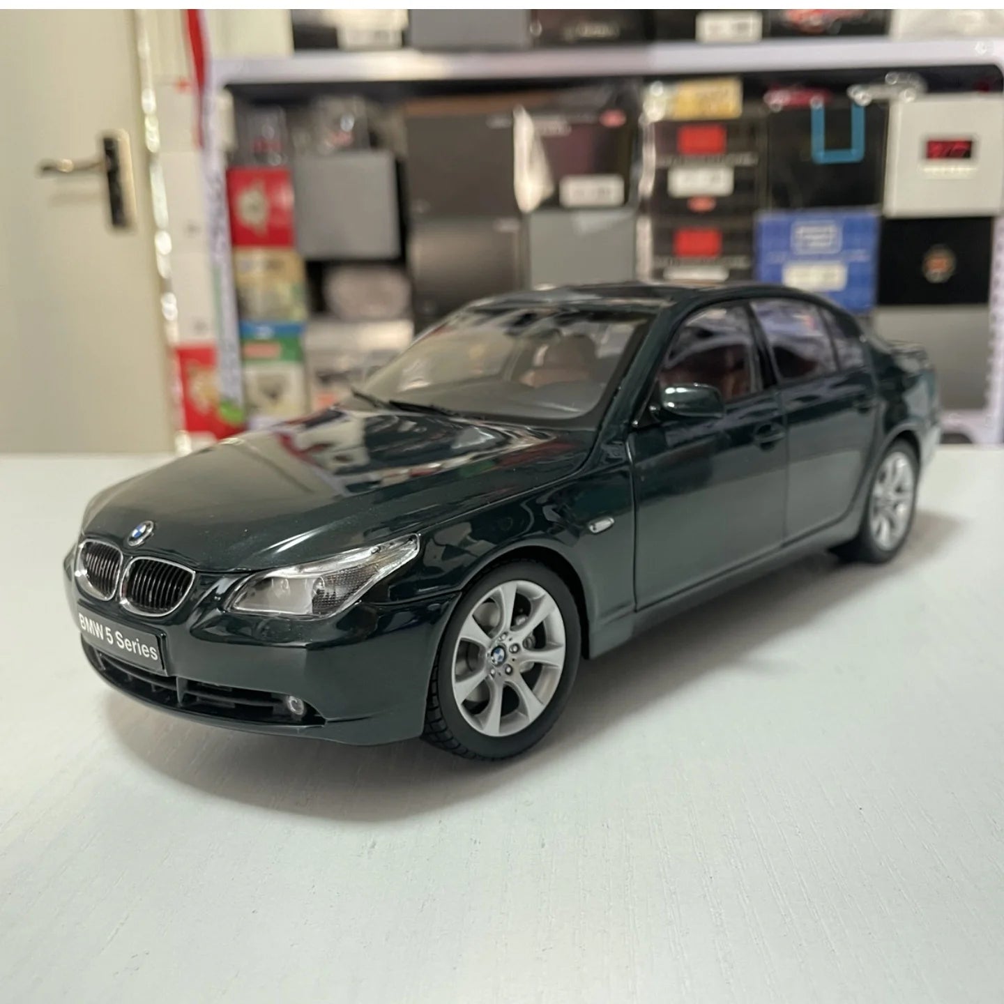 1:18  BMW E60 545i