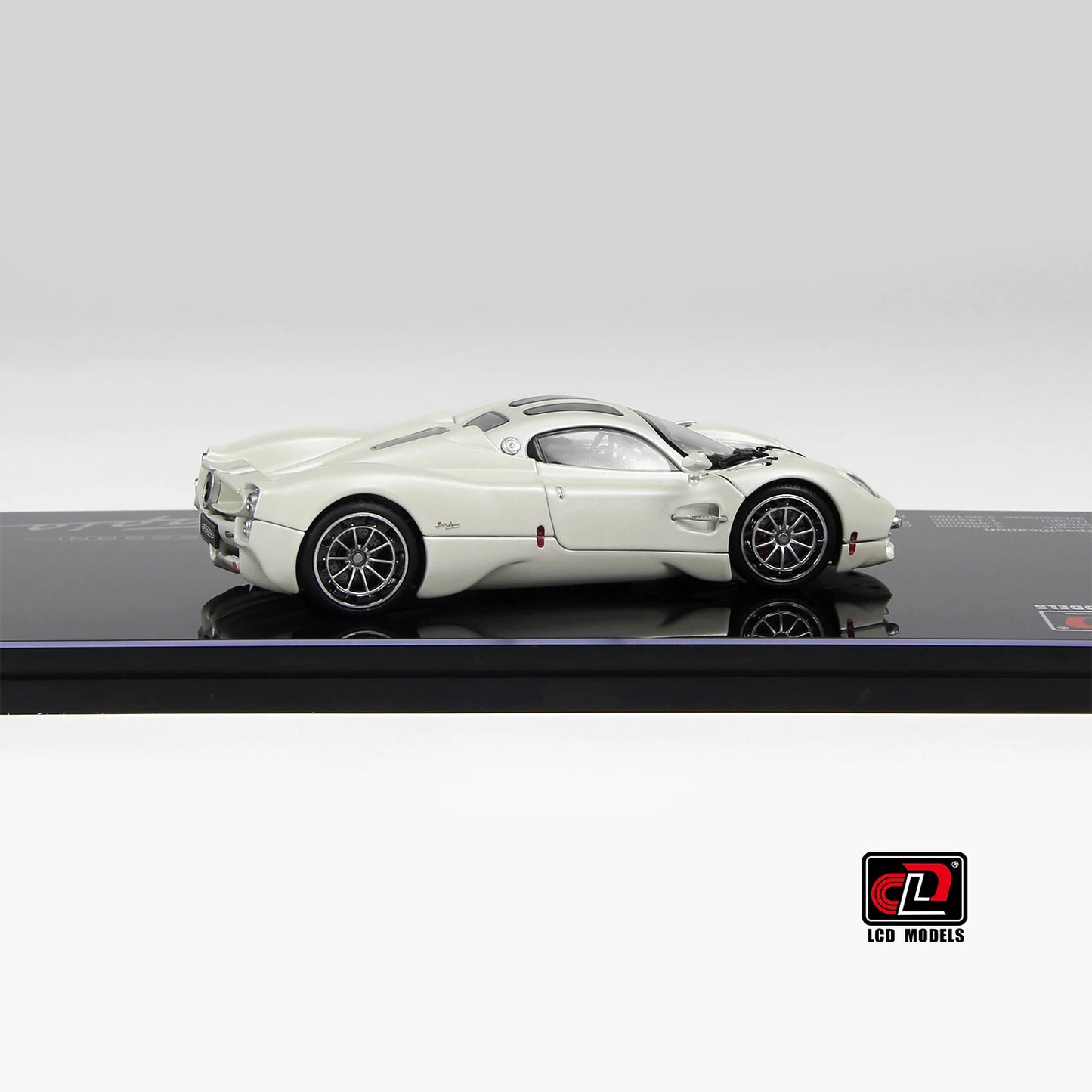1:43 Pagani Utopia