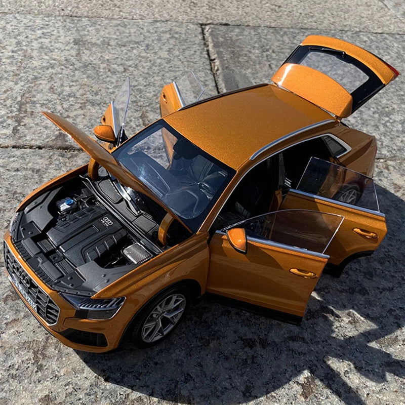 1:18 2018 AUDI Q8