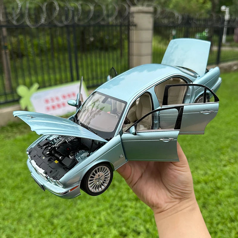 1:18 Jaguar XJ6 X350