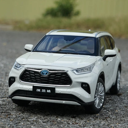 1:18 Toyota Highlander