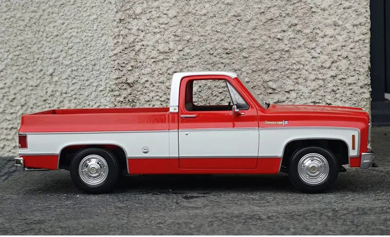 1:18 1974 Chevrolet C10 Cheyenne