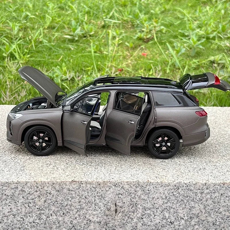 1:18 Audi Q6 2022 Light Edition