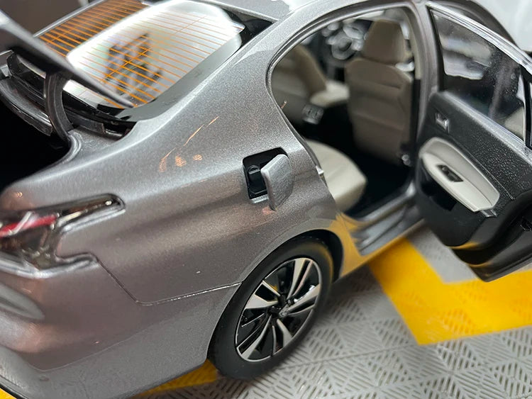 1:18 Peugeot 408