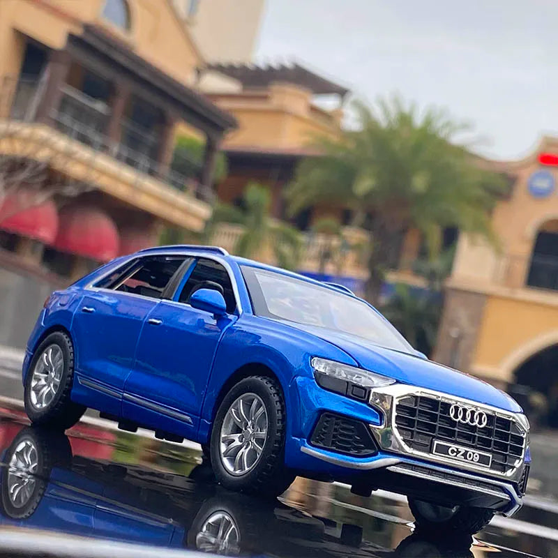 1:32 AUDI Q8